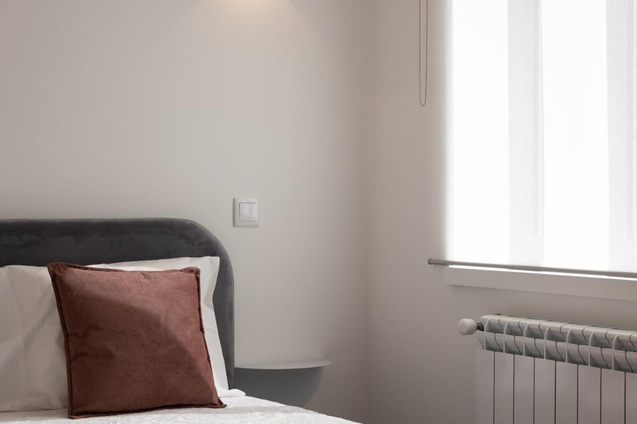 Apartamento com 2 Quartos e Varanda