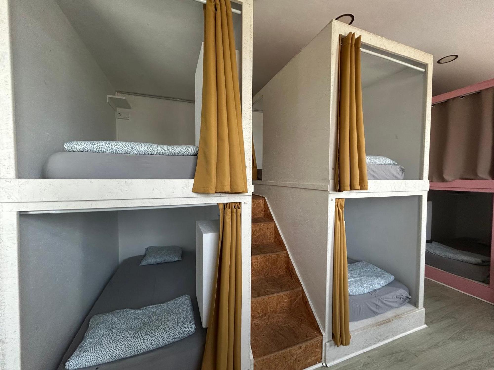 Mixed Dormitory Room,1774206532:JPEG